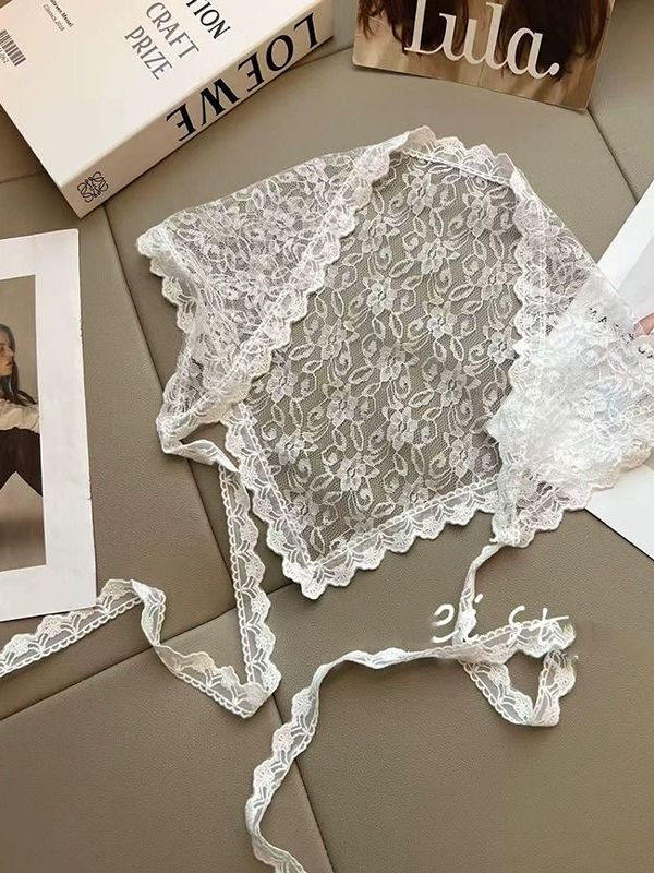 Korean-Style Japanese Lace Fashion Versatile Multi-Use Scarf Sweet Design Triangle Scarf Neck Warmer Scarf for Women in Black and White