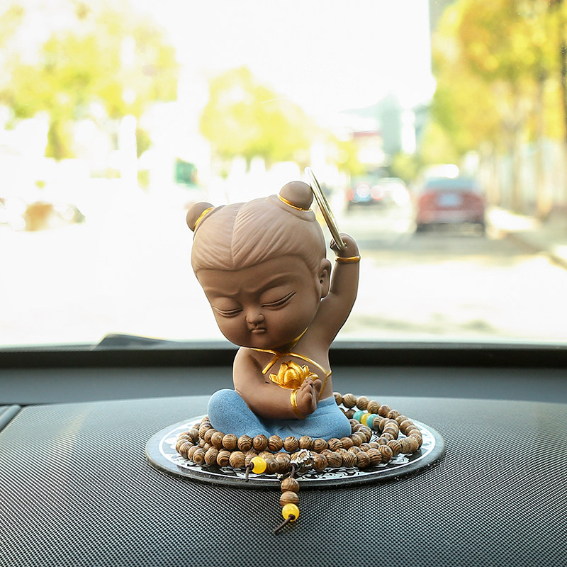 Which three-prince ceramic creative car accessories car accessories car decoration car decoration cute personality