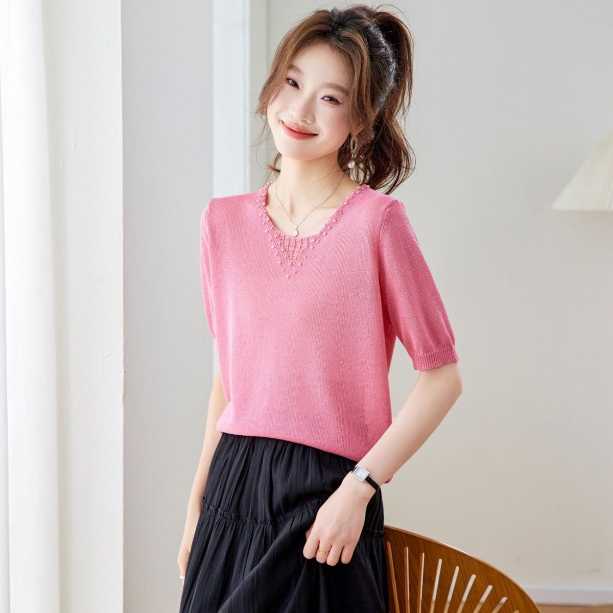 2026新款冰丝短袖t恤女短款宽松V领钉珠针织衫时尚洋气天丝上衣夏