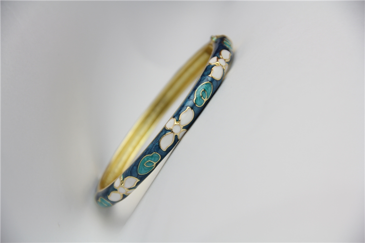 Vòng tay cloisonne Bắc Kinh chính hãng Thời trang tráng men vàng mạ vàng Mở hình bầu dục để gửi cho bạn gái 掐 lụa 珐 - Vòng đeo tay Cuff vòng tỳ hưu vàng