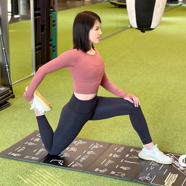 Ever Elated short - sleeve T - shirt with chest - free mats