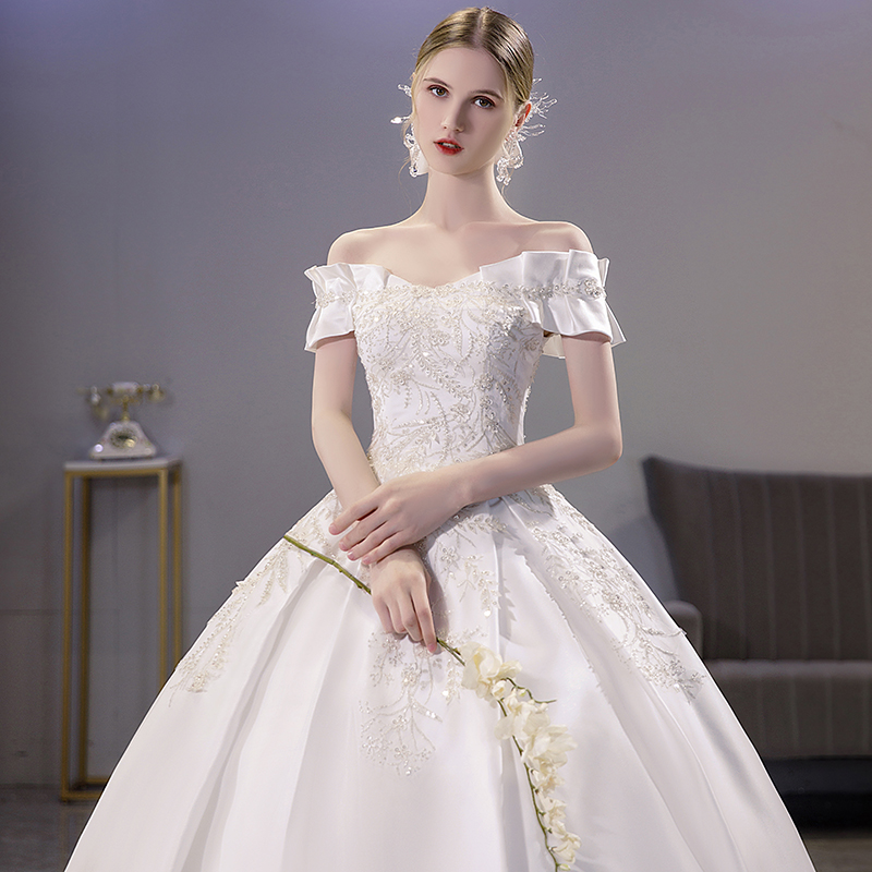 Saton -shaped shoulder wedding main yarn 2024 new bride high -level texture simple, superb, lying temperament is thin and thin Saton -shaped shoulder wedding main yarn 2024 new bride high -level texture simple, superb, lying temperament is thin and thin