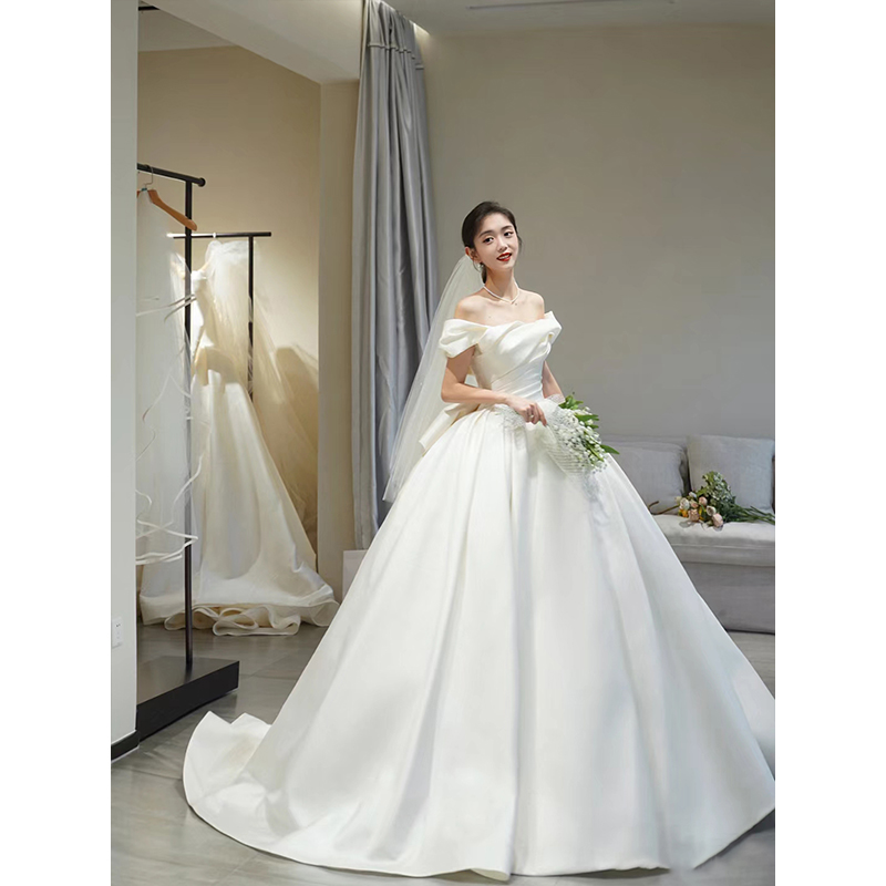  L+White trailer: Skirts to support veil gloves   + $15.23 