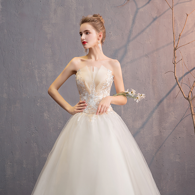 Light wedding dress 2021 new bride forest department super fairy champagne color bandeau simple thin Qi female shaking voice with the same