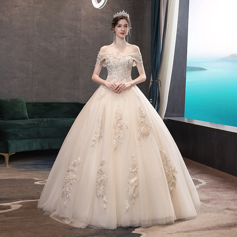 Main wedding dress 2021 new bride fantasy word shoulder Qi simple super fairy thin French light forest female