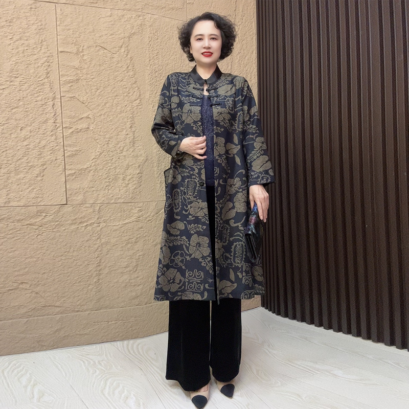 High-End Wide-Collar Buttoned Trench Coat, New Spring and Autumn Style, Plus Size, Slimming, Drapey, Over-The-Knee Long Style, Mother's Trench Coat for Women