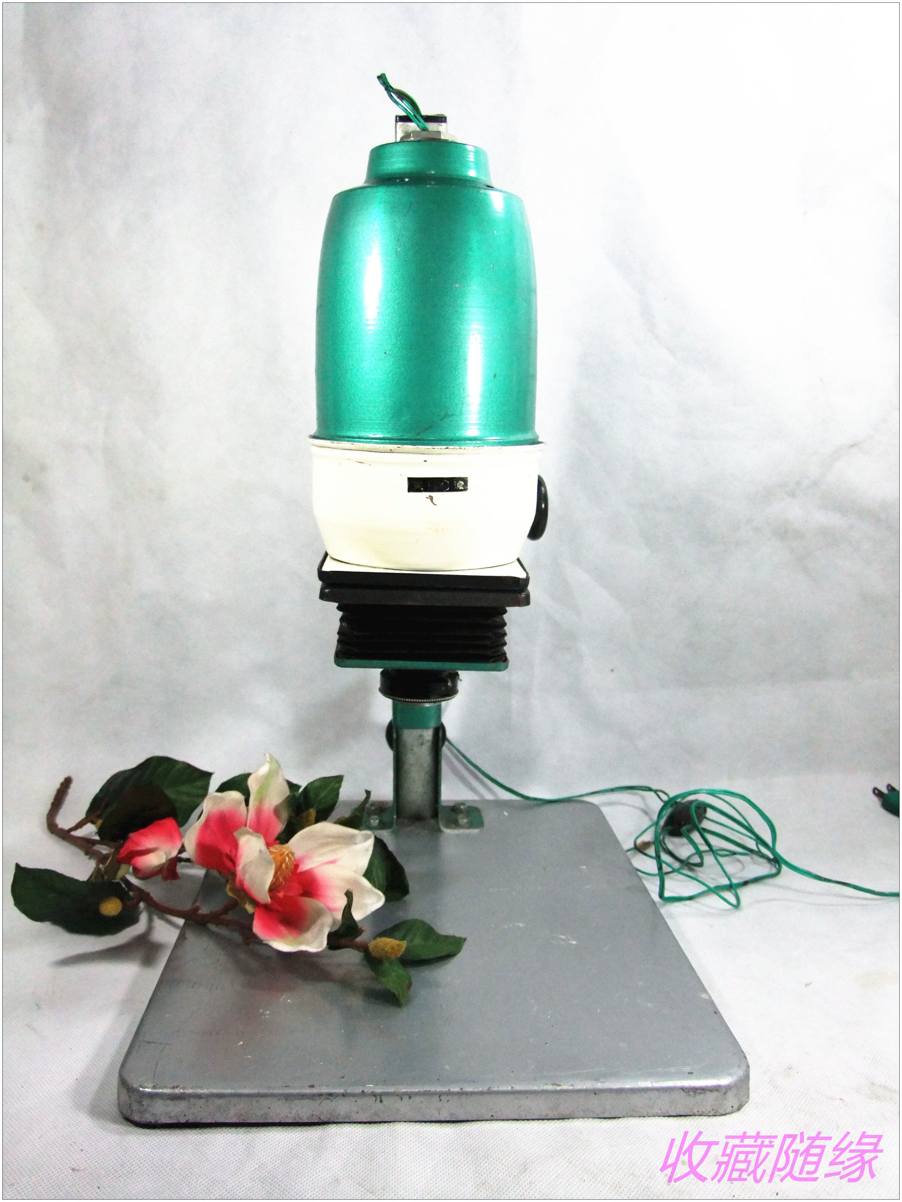 Zoom in machine black and white photo magnified machine flushing equipment slanted bridge amplifying machine