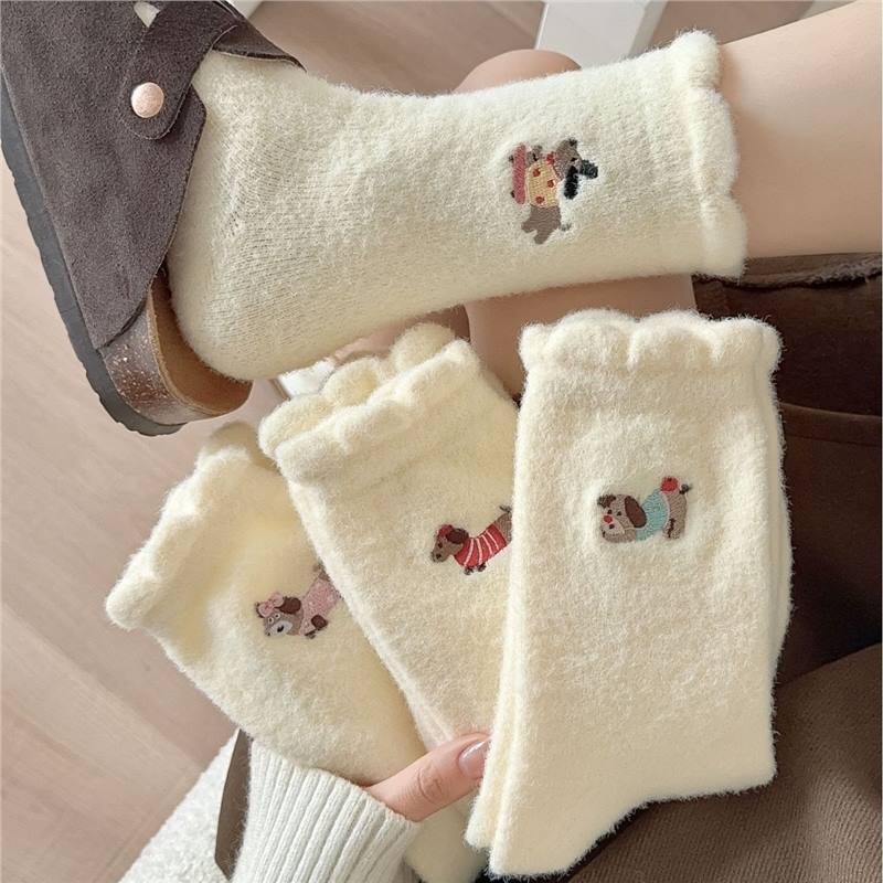 Cute and Playful Women's Mid-Calf Socks, Autumn and Winter Fleece-Lined Thick Warm Socks, Japanese-Style Cartoon Plush Dachshund Long Socks