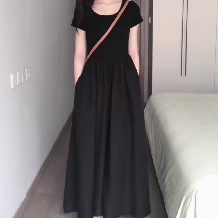 European Style Simple and Elegant Dress 2026 New Black Hepburn Style Waist-Cinching Slimming A-Line Long Dress
