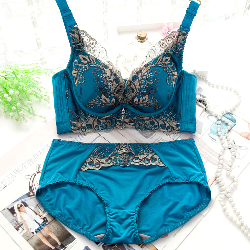 Send underwear super gathered size chest sexy deep V into a female underwear suit adjustable underwear top support black and white