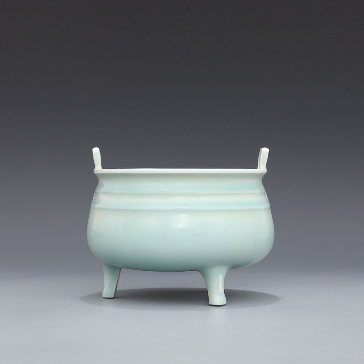 Southern Song Dynasty Longquan kiln powder blue glaze three-legged binaural furnace antique porcelain antique ancient porcelain old objects collection