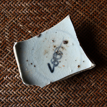 Early Ming Dynasty blue and white bowl bottom porcelain specimen Ming Dynasty blue and white flower pattern specimen