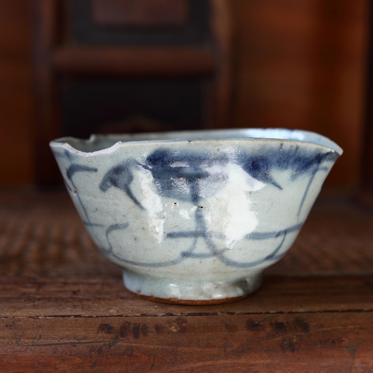 Qing dynasty blue and white small cup small tea cup fragments gold silk restoration with Ming and Qing blue and white cups broken porcelain old porcelain