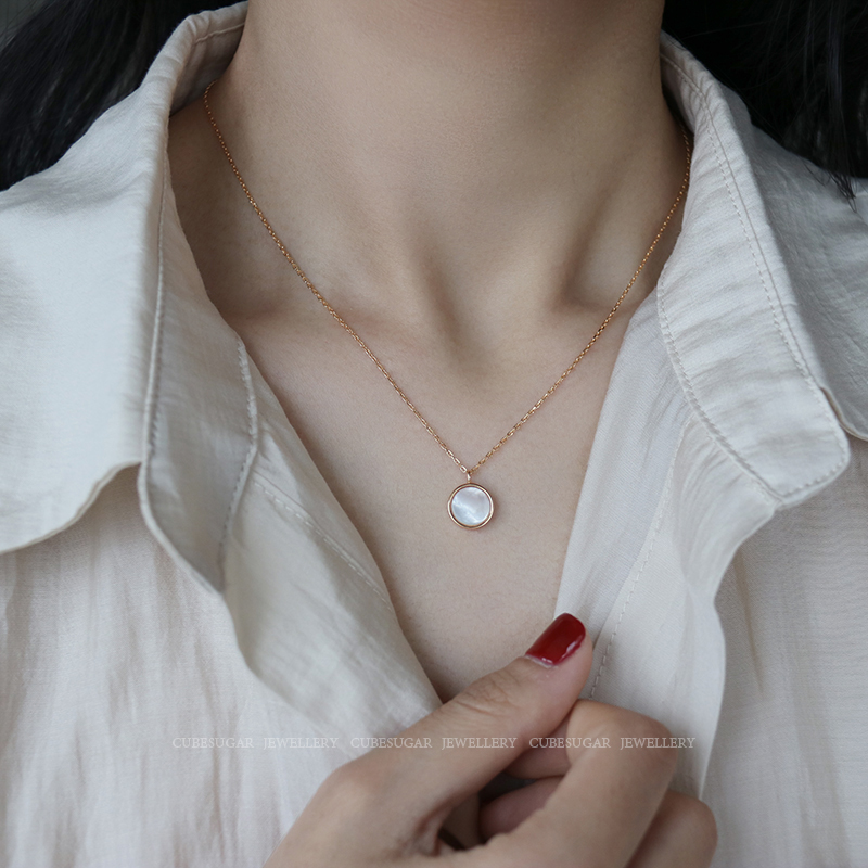 South Korea's Baichuan mother-of-pearl necklace female sterling silver 2022 new light luxury niche design accessories non-fading collarbone chain