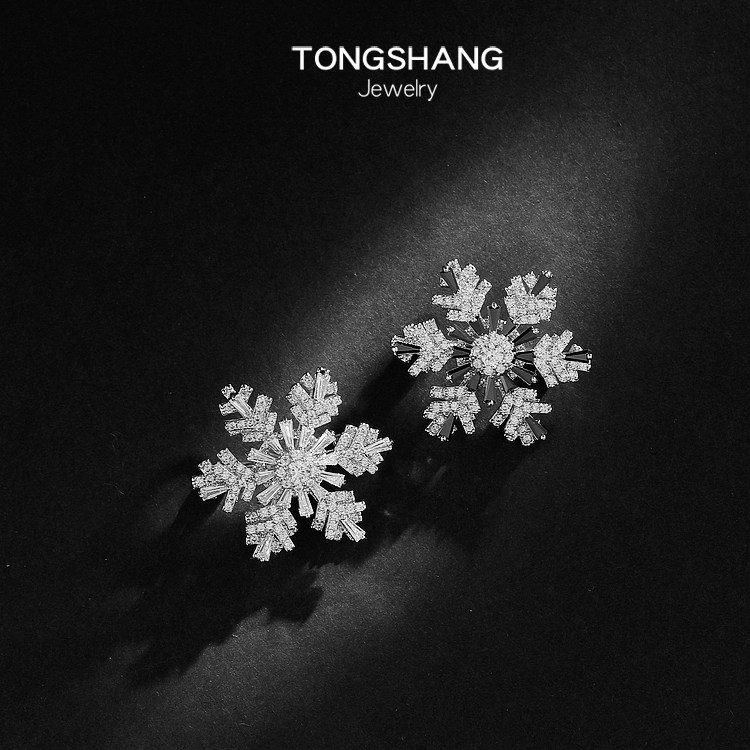 Bilayer rotating snowflake crystal zircon suit with suction, crystal zircons suit accessories brooch female plethora woman brooch Pin Accessories Gift