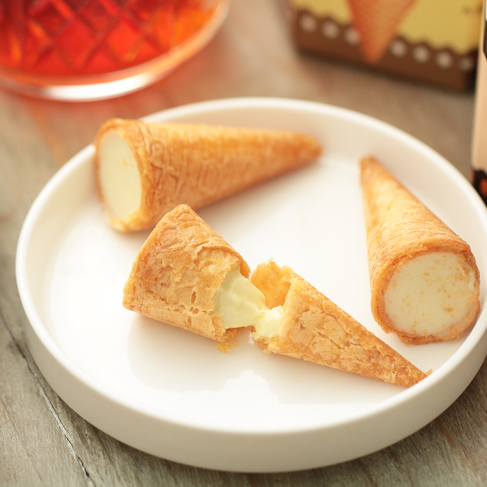 Imported children snacks Giovana Hokkaido Strawberry Chocolate sandwich biscuit egg roll Popcorn Cream Ice Cream