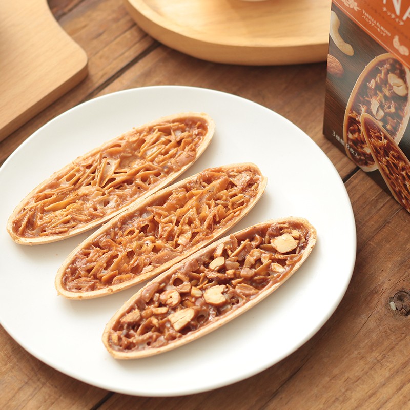 Japan imported snacks red hat biscuits Qianpeng moegino cookie biscuits crackers birthday gift snacks