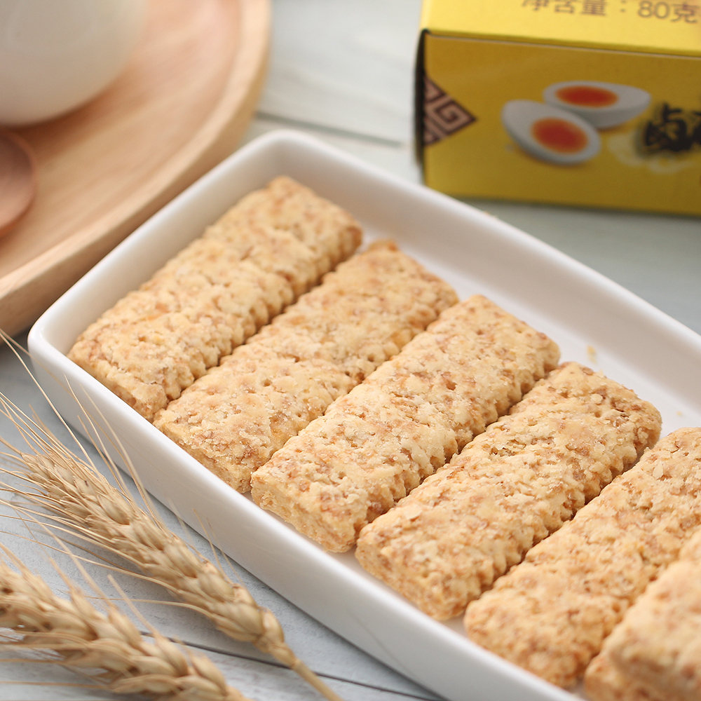 Taiwan specially produces old Yang salty egg yellow biscuit cube cucumber buffet breakfast pastry snack 100g