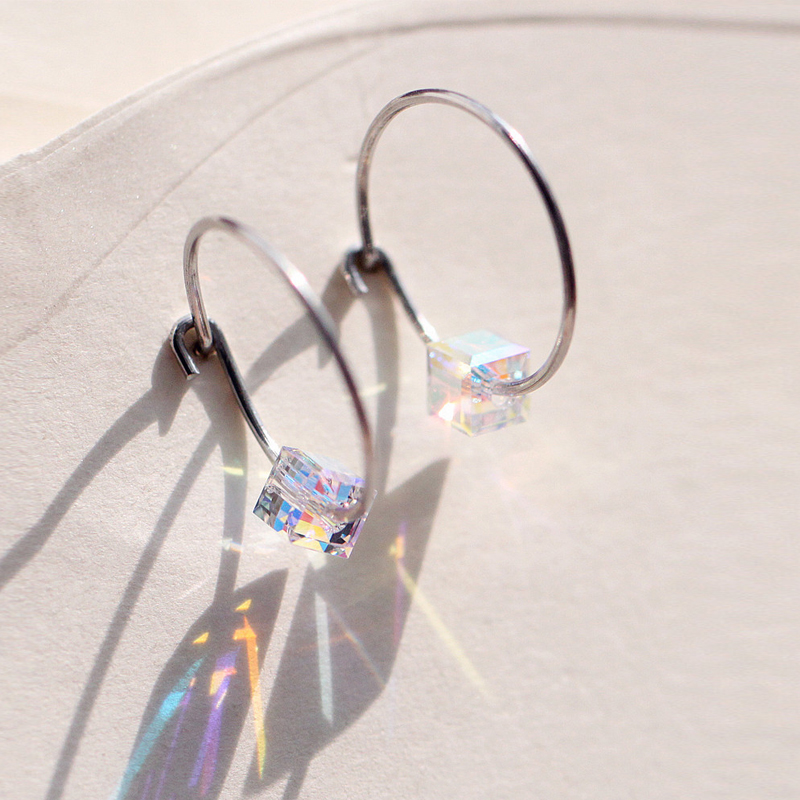 Small Z premium all-over 925 sterling silver aurora sugar cube earrings women's circle temperament internet red Korean versatile fashion earrings