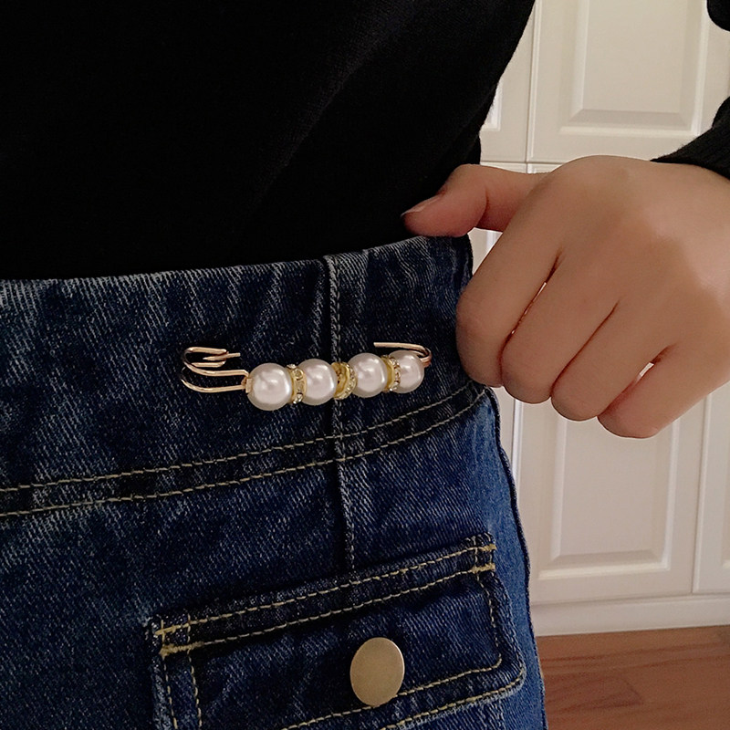 Pearl brooch corsage high-end pin buckle female word small black clip accessories fixed clothes coat sweater atmosphere high-end