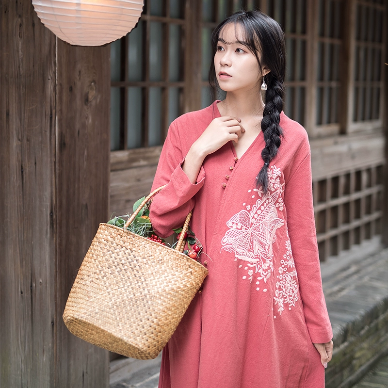 Áo khoác len cổ lọ của phụ nữ trung niên văn học vải lanh cotton dài tay áo gió áo khoác mỏng mùa thu thêu quần áo phụ nữ rộng rãi không đều - Trench Coat