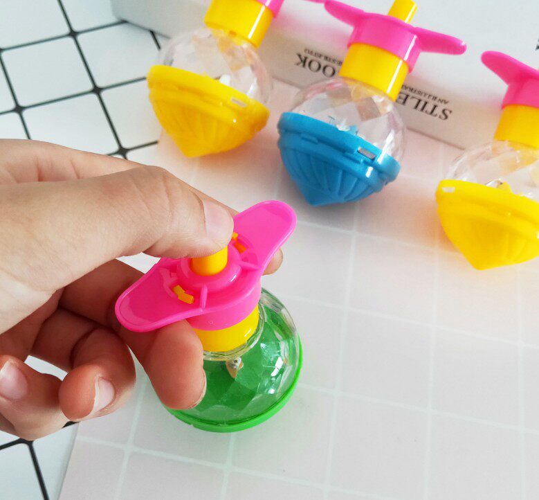 Luminous top new children's rotating gyro stall hot sale kindergarten student prizes baby gifts