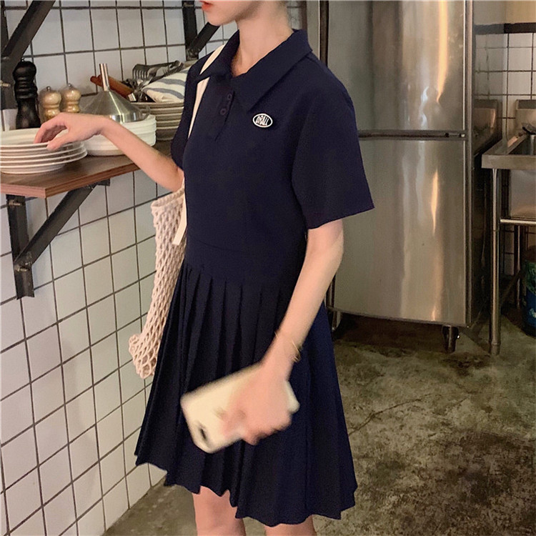 VK旗艦店 韓系polo領刺繡百褶學院風短袖洋裝