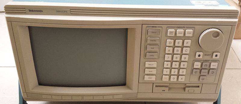 Original Tektronix 3001GPX Logic Analyzer (Physical Figure)