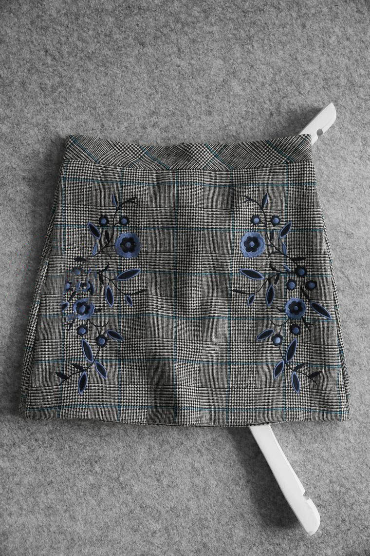 A104 original DAN delicately embroidered fried chicken with thin retro plaid bag hip short skirt half body dress