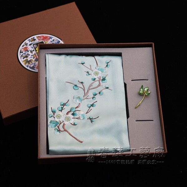 Suzhou Embroidery Silk Scarf Suzhou Embroider Brooch Suit Gift Box Handmade Suzhou Specialty Mulberry Silk Mother's Day Gift