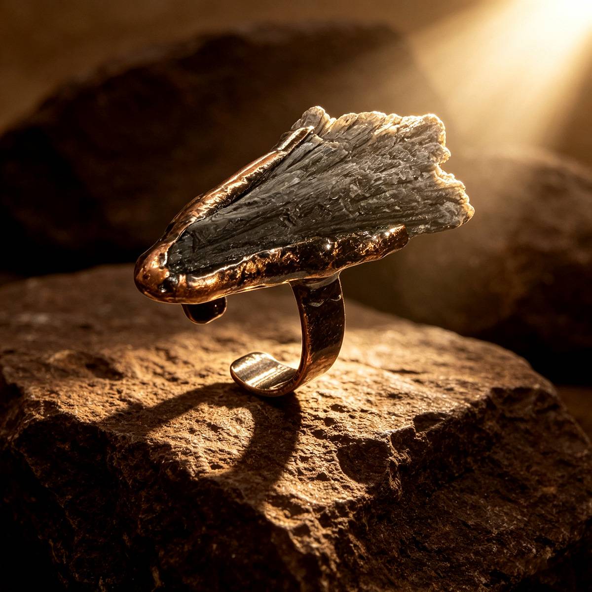 Retro style natural black tourmaline eagle tail stone phoenix tail stone rough irregular opening bronze adjustable ring