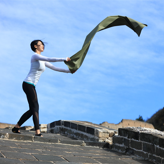 Domestic spot JADE YOGA foldable yoga mat 1 6 thickened rubber mat with sticky buckle for easy carrying