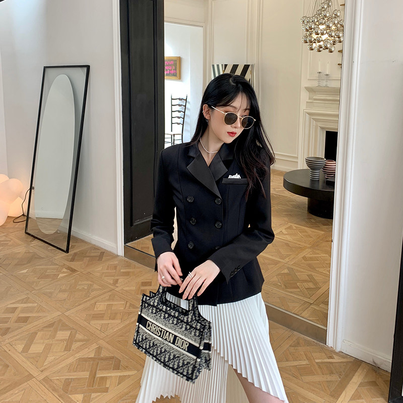 NORA Black Retro Suit Jacket Woman 2022 Autumn close-up Body Temperament Short double-row Buttoned Little West Suit Blouse