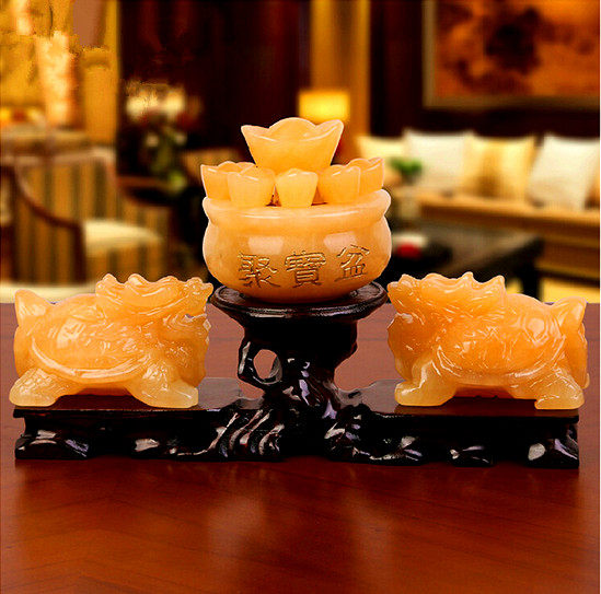 Natural crystal yellow jade dragon tortoise polychaise jade pendulum decorated with furniture finely carved original stone hand polished