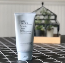 Excellent use Estée Lauders clear - luminous soft - skinned breast with deep radiant foam washing 150ML