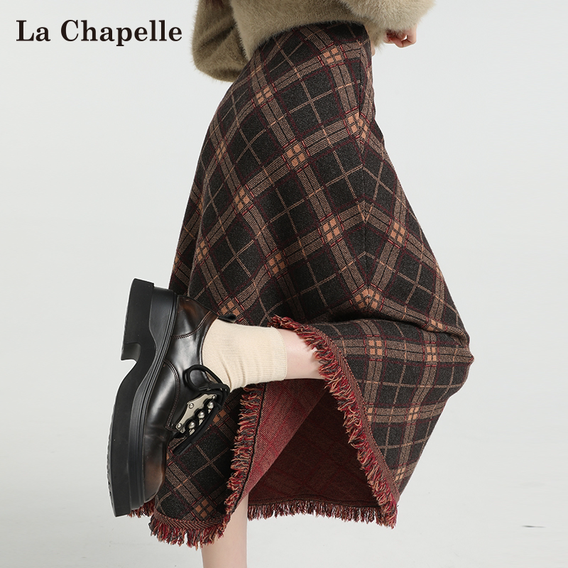 La Chapelle Retro Plaid Knitted Skirt for Women, New Autumn High-Waisted A-Line Fringed Raw Edge Pleated Umbrella Skirt