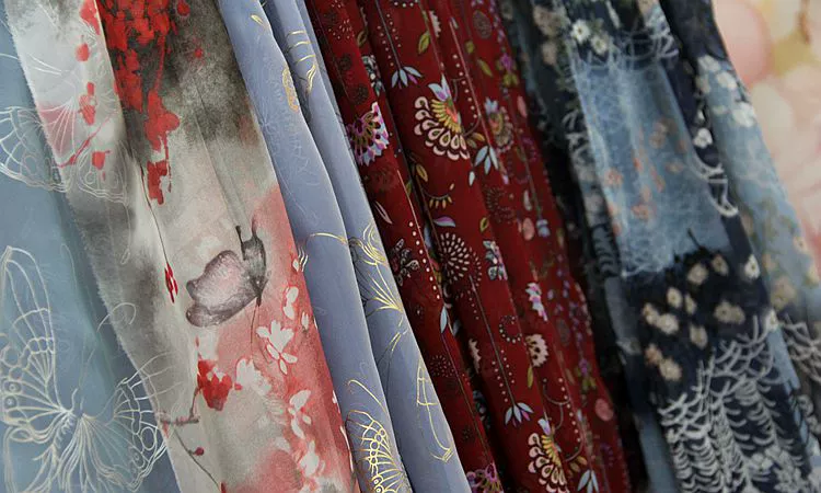 In vải may mặc vải voan watermark Trung Quốc quần áo áo khoác váy đầm lụa nguyên liệu hàng loạt hoa đỏ sẫm Tangfeng - Vải vải tự làm vải thô