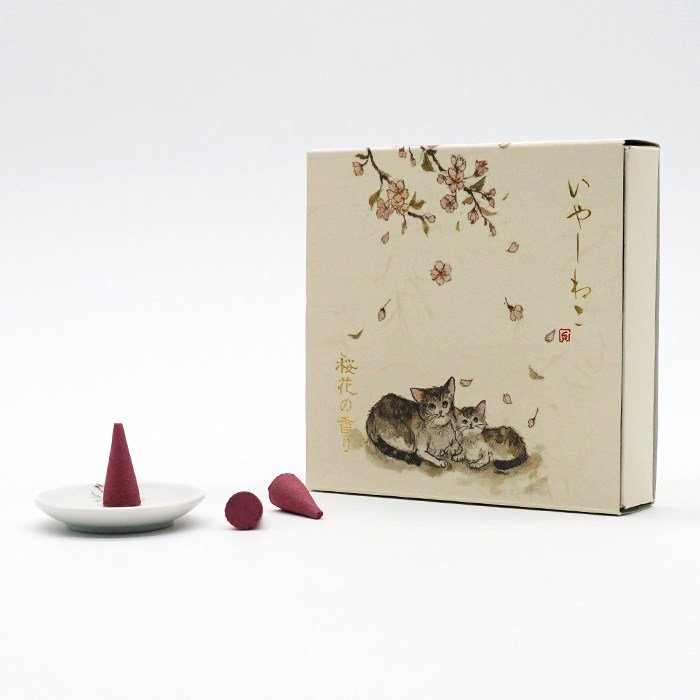Imported from Japan Xiangcaitang Healing Cat Series Cherry Blossom Home Indoor Purification Burning Incense Tower Incense Spot