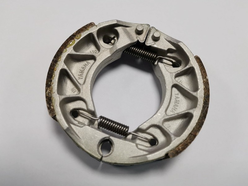 Suitable for locomotive Qiaog Ling Eagle 125 rear brake block Fuxi ghost fire RSZ100 brake shoe block brake block