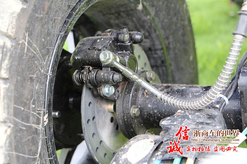 Lớn và nhỏ bull bãi biển trục ổ đĩa bốn bánh off-road xe máy Zongshen làm mát bằng nước điện sa mạc xe máy snowmobile