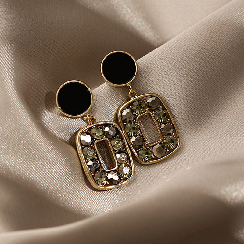 Hong Kong style retro sterling silver earrings women's light luxury niche high-end Korean small ck temperament earrings 2021 new trend