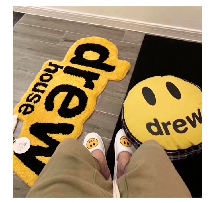 ковер 潮物woo drew house  logo rug 贾斯丁比伯快闪限定居家字母地毯