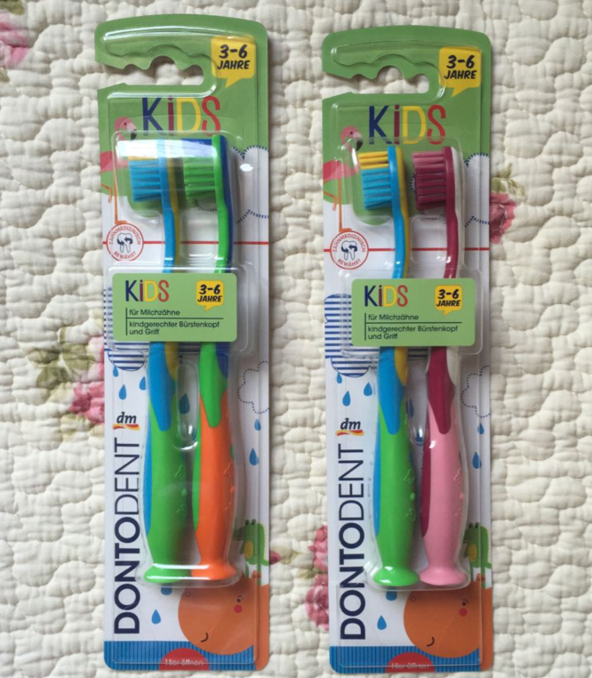 Ren 2 German children toothbrush soft hair anti-slip handle Two clothes 3-6 years old with standing color random