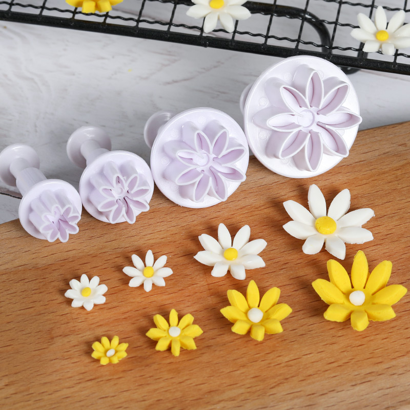 Chicks-turned sugar embossed mold Chrysanthemum Small Flower Spring Biscuits Mold Chocolate Flower Slice Candy tool 4 pieces