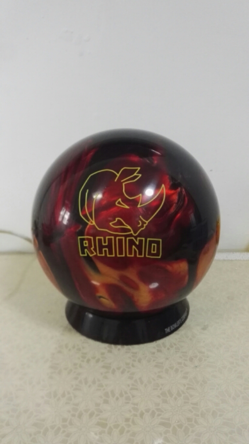 Cung bowling bay cung cấp thương hiệu Brunswick loạt cổ điển tê giác bowling chuyên nghiệp đồ chơi bowling