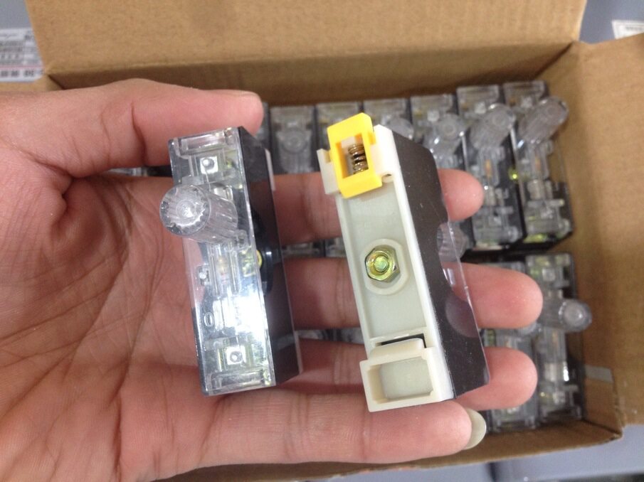 FS-101 Fuse holder with light single rail fuse box fuse holder 6X30 built-in 10A fuse