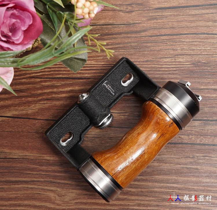 Pentax Pentax Camera 67 with handle 6x7 67II 67 Universal Pentax 67 Handle Used