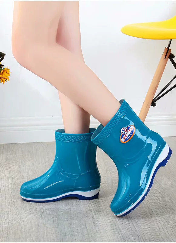 Giày thời trang dành cho người lớn đi mưa nữ Han ủng chống trơn trượt cộng với giày ống nhung trong giày cao su đi làm 41