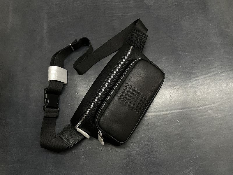 Real Leather Male Baotou Layer Cow Leather Chest Bag Slanted Satchel Bag