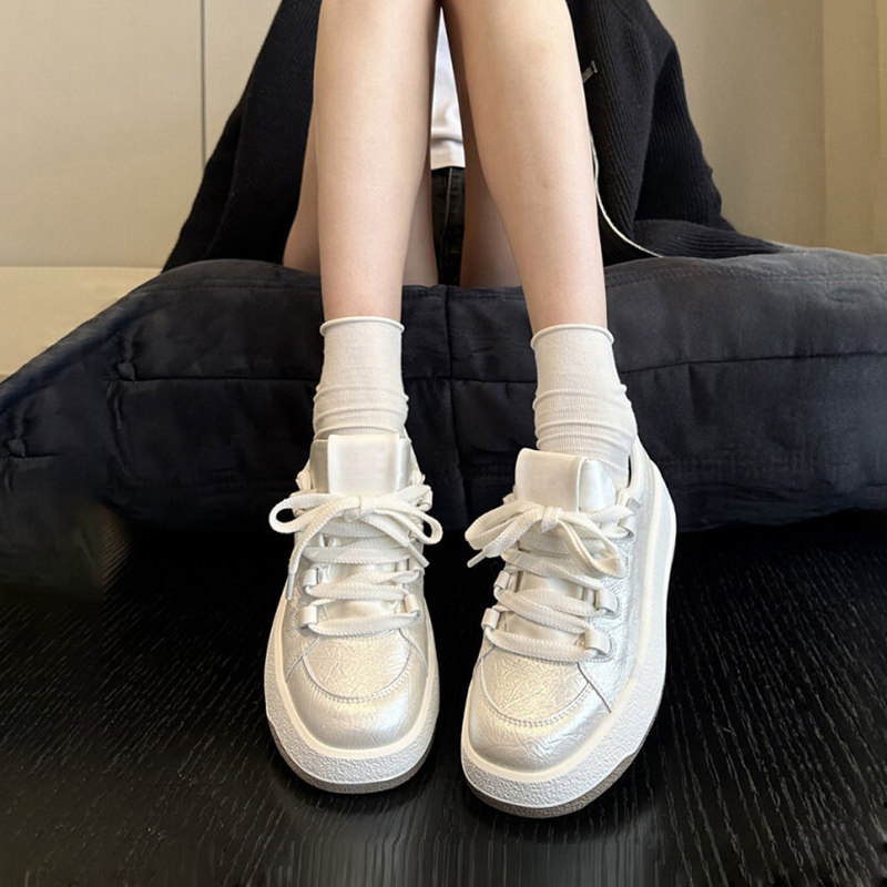 韩版真皮厚底板鞋 女休闲小白鞋 2025春季增高系带女鞋